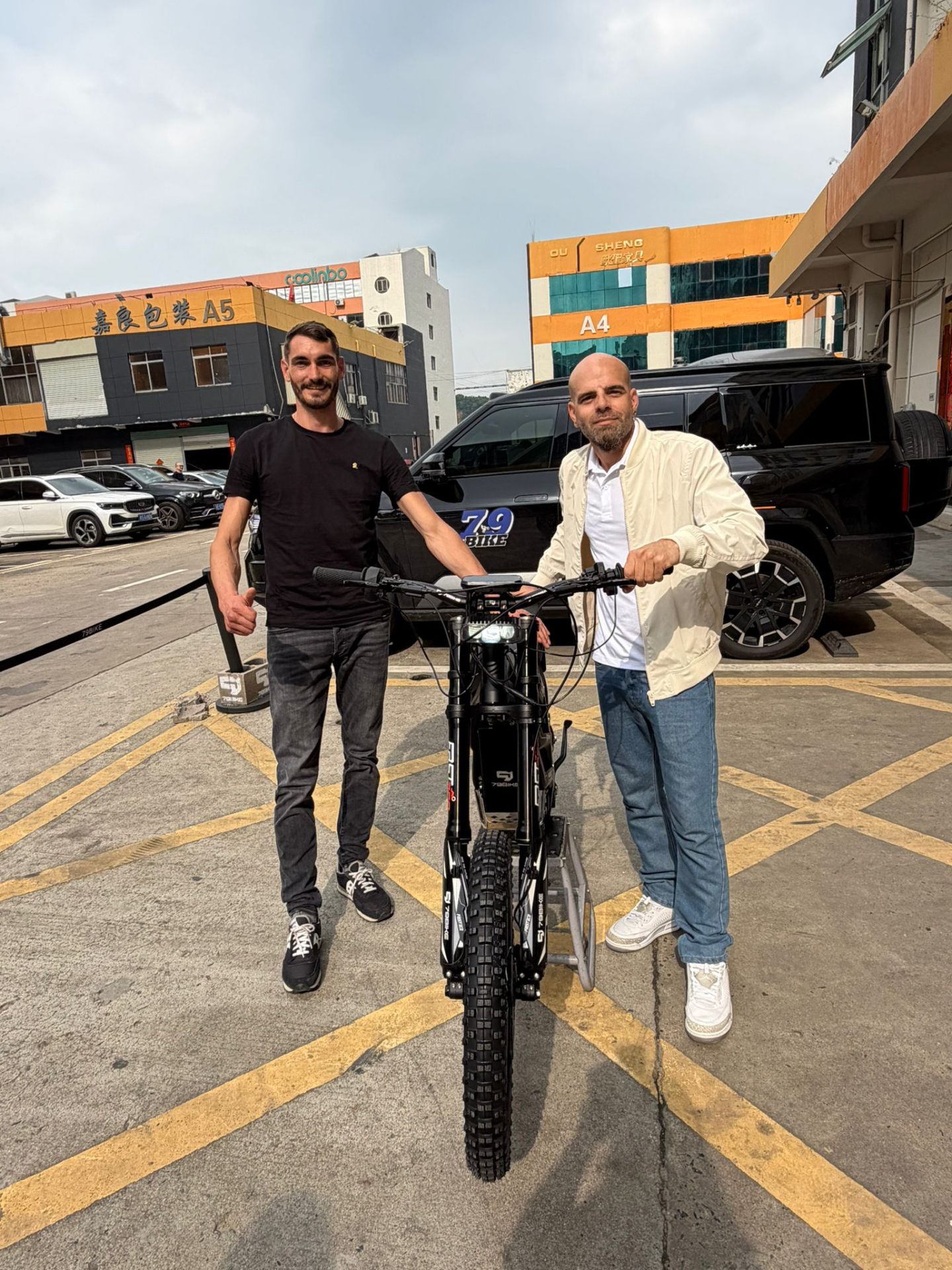 Valentin & Miguel à l'usine 79Bike en Chine